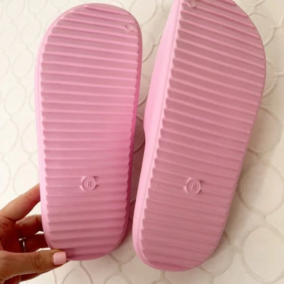 Wild Fable Pink Cushion Slides Size 8 - Picture 2 of 2